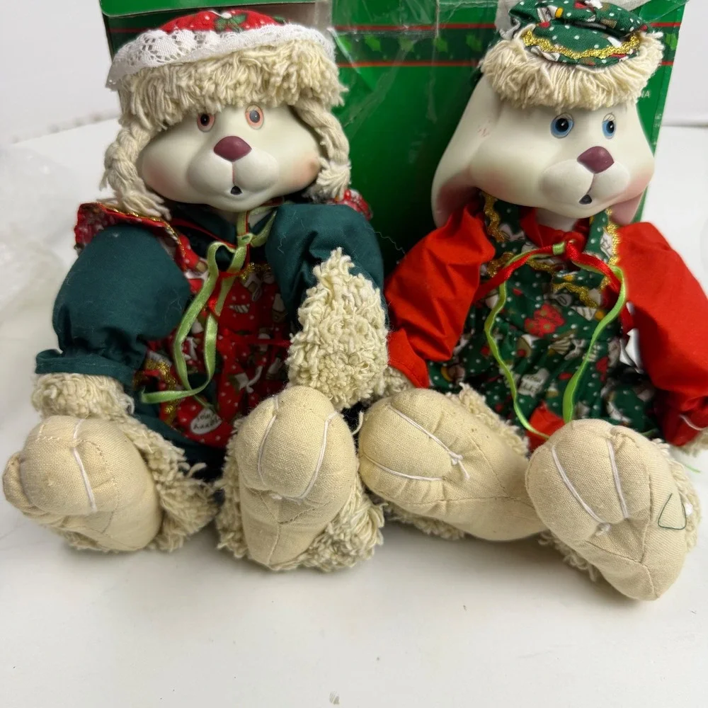 House of Lloyd Christmas Around The World Hip & Hop Bunny Figurines 542064